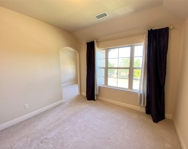 3901 Jeanette Lane - Photo Thumbnail 16