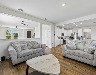 721 Saint Lawrence Drive - Photo Thumbnail 5