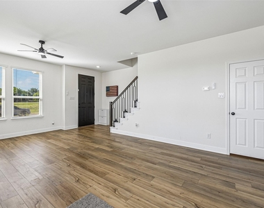 721 Saint Lawrence Drive - Photo Thumbnail 3