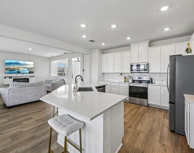721 Saint Lawrence Drive - Photo Thumbnail 13