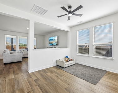 721 Saint Lawrence Drive - Photo Thumbnail 8