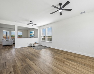 721 Saint Lawrence Drive - Photo Thumbnail 7