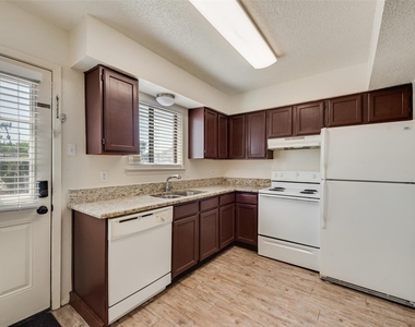 2826 Wimbledon Court - Photo Thumbnail 6