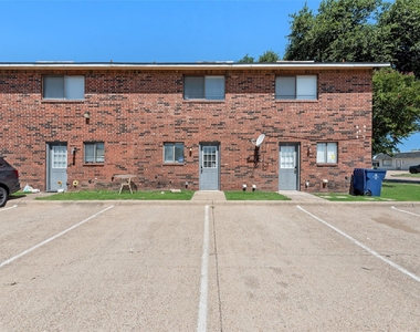 2826 Wimbledon Court - Photo Thumbnail 16