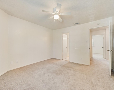 2826 Wimbledon Court - Photo Thumbnail 13