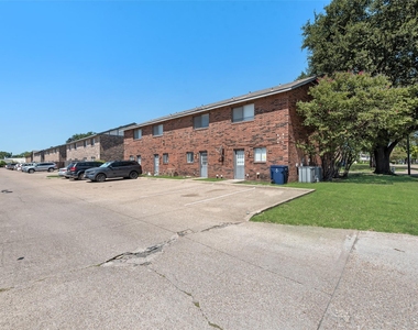 2826 Wimbledon Court - Photo Thumbnail 17