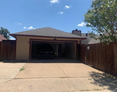 2766 Claremont Drive - Photo Thumbnail 20