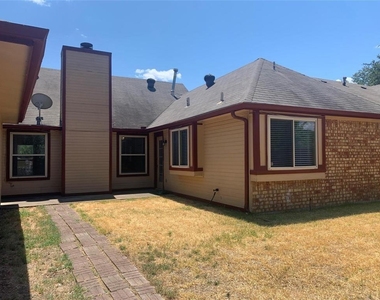 2766 Claremont Drive - Photo Thumbnail 18