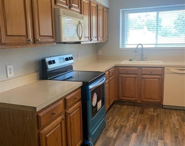 2766 Claremont Drive - Photo Thumbnail 4