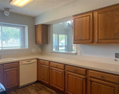 2766 Claremont Drive - Photo Thumbnail 5