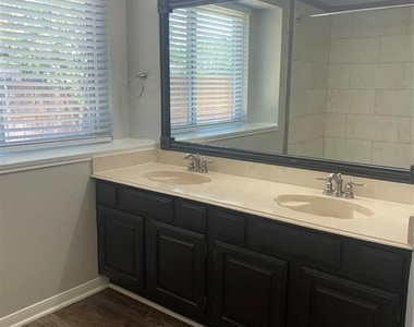2766 Claremont Drive - Photo Thumbnail 10