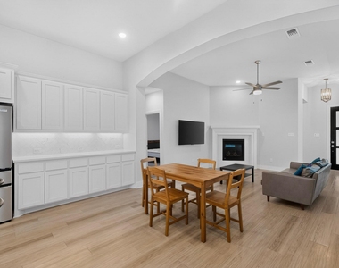 1636 Whispering Meadow Drive - Photo Thumbnail 10