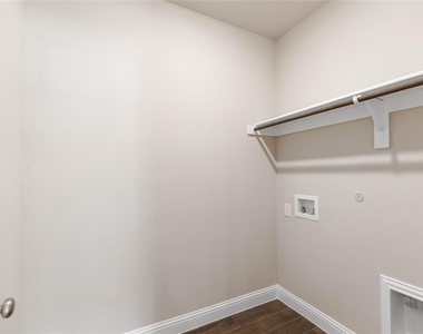 1253 Carinna Drive - Photo Thumbnail 5