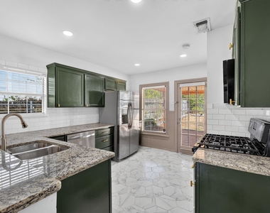 3824 Collinwood Avenue - Photo Thumbnail 6