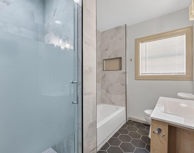 3824 Collinwood Avenue - Photo Thumbnail 15