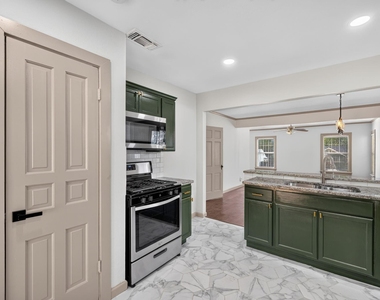 3824 Collinwood Avenue - Photo Thumbnail 8