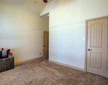 904 Lake Meadow Lane - Photo Thumbnail 14