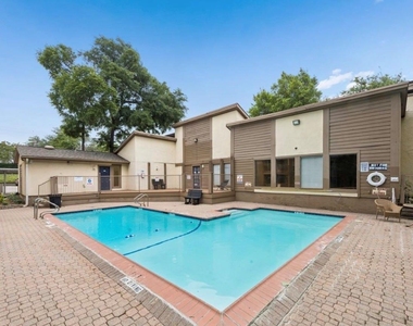 6050 Melody Lane - Photo Thumbnail 14