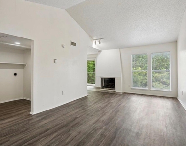 6050 Melody Lane - Photo Thumbnail 8
