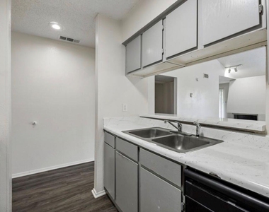 6050 Melody Lane - Photo Thumbnail 4