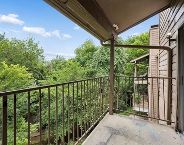 6050 Melody Lane - Photo Thumbnail 13