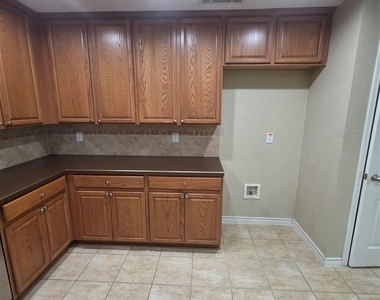 4207 Bayside Court - Photo Thumbnail 15