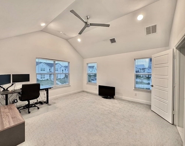 3433 Vista Highlands Lane - Photo Thumbnail 10