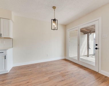 4816 Redwood Drive - Photo Thumbnail 8