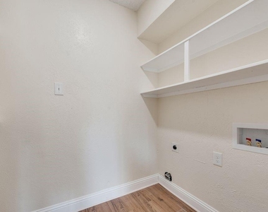 4816 Redwood Drive - Photo Thumbnail 12