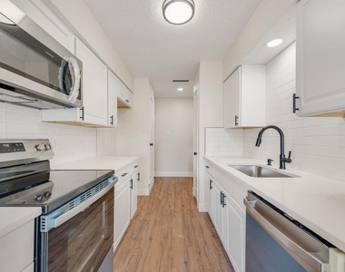4816 Redwood Drive - Photo Thumbnail 10