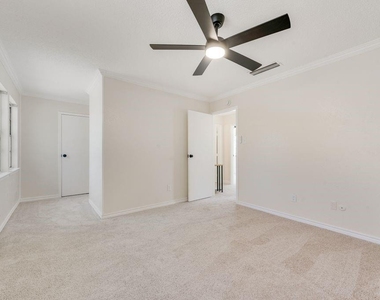 4816 Redwood Drive - Photo Thumbnail 14