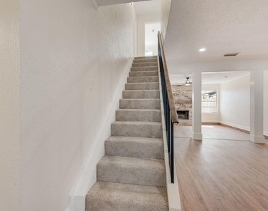 4816 Redwood Drive - Photo Thumbnail 2