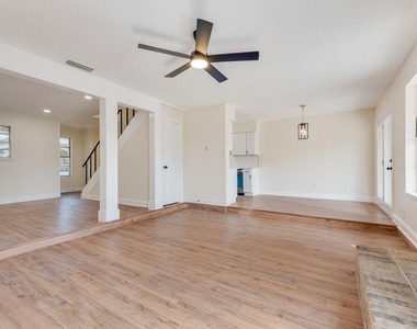 4816 Redwood Drive - Photo Thumbnail 7