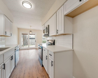 4816 Redwood Drive - Photo Thumbnail 11