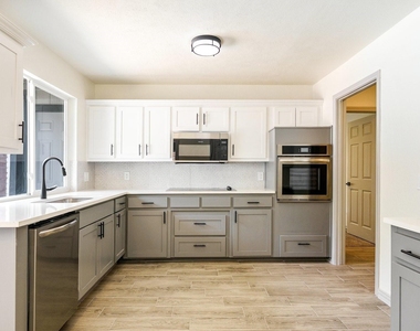 2616 Ellis Court - Photo Thumbnail 2