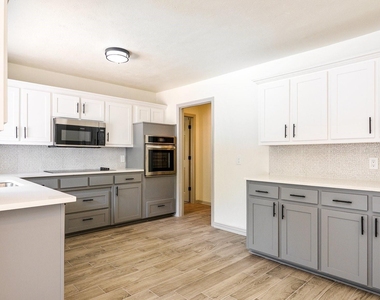 2616 Ellis Court - Photo Thumbnail 4