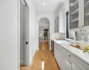 4437 Grassmere Lane - Photo Thumbnail 10