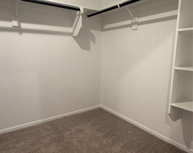 442 Kingsbury Avenue - Photo Thumbnail 20