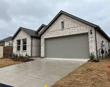 442 Kingsbury Avenue - Photo Thumbnail 1
