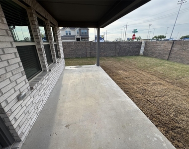 442 Kingsbury Avenue - Photo Thumbnail 21