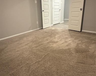 442 Kingsbury Avenue - Photo Thumbnail 10