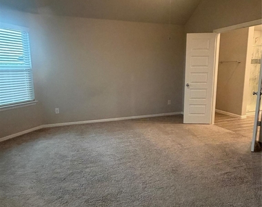 442 Kingsbury Avenue - Photo Thumbnail 16