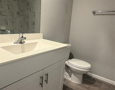 442 Kingsbury Avenue - Photo Thumbnail 12