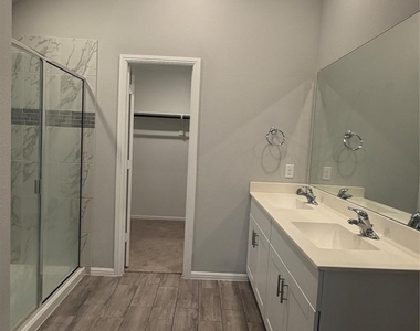 442 Kingsbury Avenue - Photo Thumbnail 18