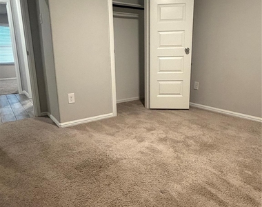 442 Kingsbury Avenue - Photo Thumbnail 15
