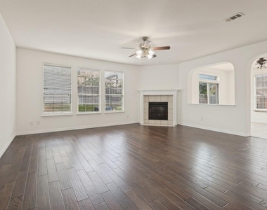 307 Moonlight Drive - Photo Thumbnail 2