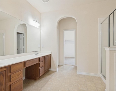 307 Moonlight Drive - Photo Thumbnail 7