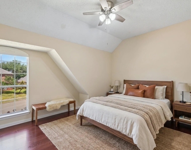 525 Blackfield Drive - Photo Thumbnail 7