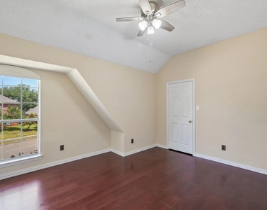 525 Blackfield Drive - Photo Thumbnail 10