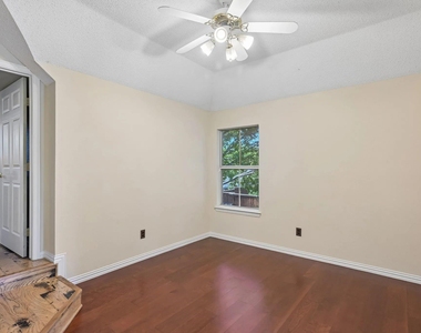 525 Blackfield Drive - Photo Thumbnail 13